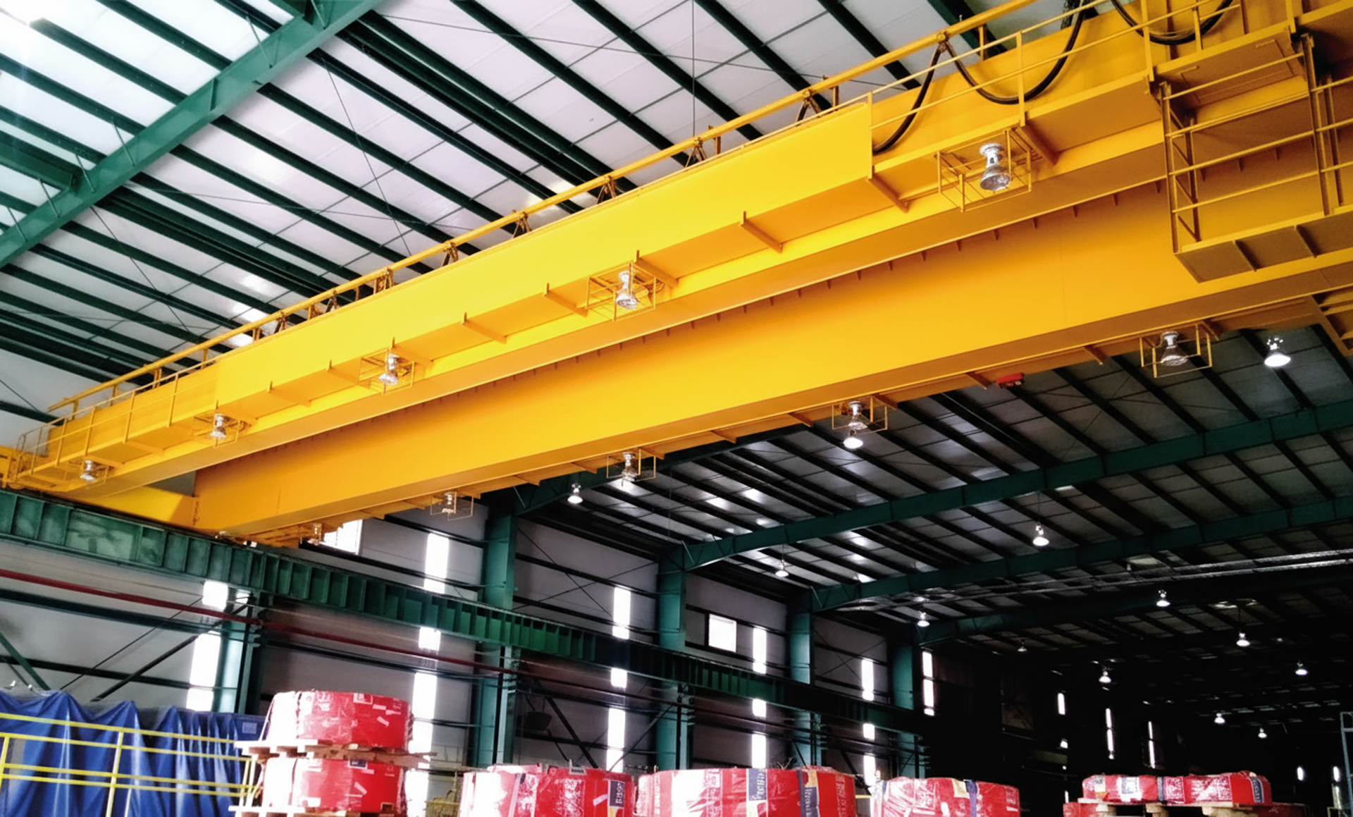 Aplicaciones de grúas viajeras en la industria metalmecánica