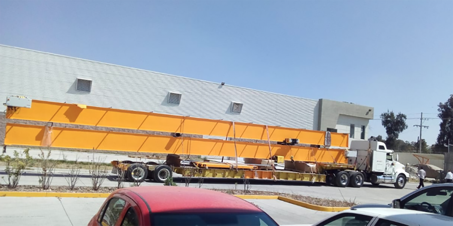 Soluciones de grúas viajeras para plantas de fabricación pesada